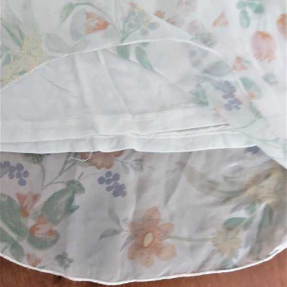 100% silk, lined water color floral blouse Sz M - Picture 3 of 4